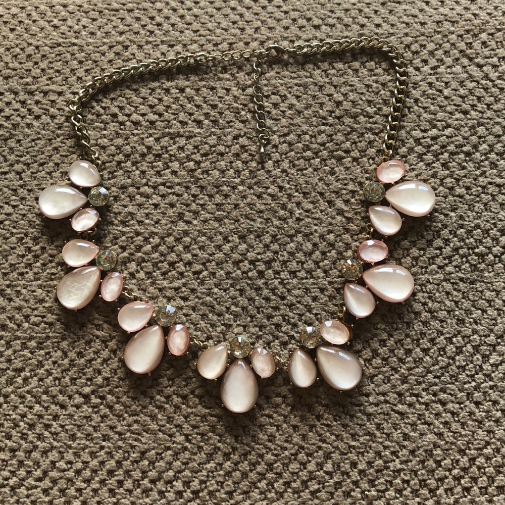 Light pink and gold accent necklace